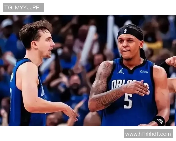 骑士与雄鹿激战常规赛双方球员全力以赴争夺胜利