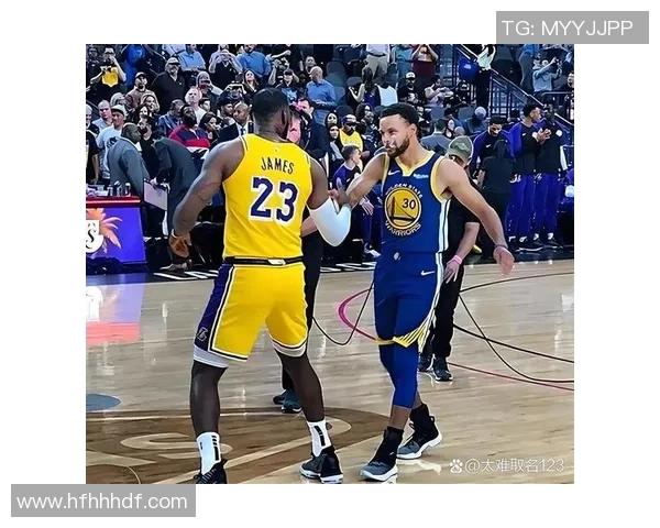 2015至2016赛季湖人与勇士的激烈对决与篮球盛宴回顾 2015至2016赛季湖人与勇士的激烈对决与篮球盛宴回顾