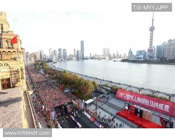城市马拉松精彩瞬间上海街舞队展现速度与激情的完美结合